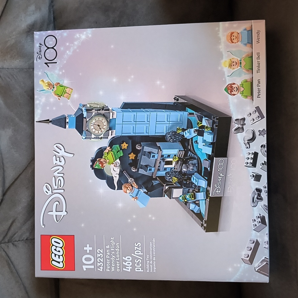 Lego Disney Peter Pan and Wendy's Flight over London Free Shipping